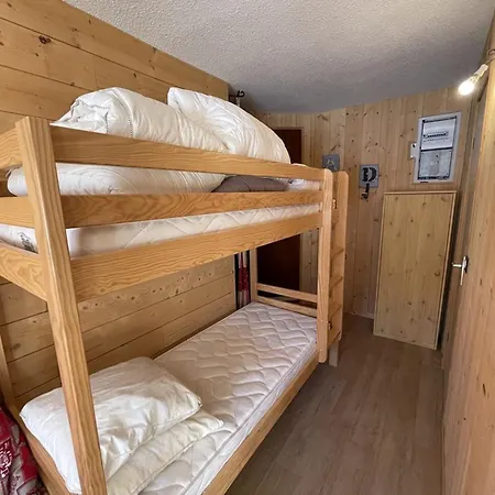 Renove Avec Balcon, Acces Piste, Commodites Sur Place - Fr-1-787-81 Lejlighed